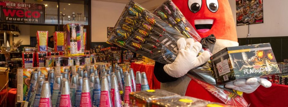 Volle Warentische - Silvestergeschäft angelaufen