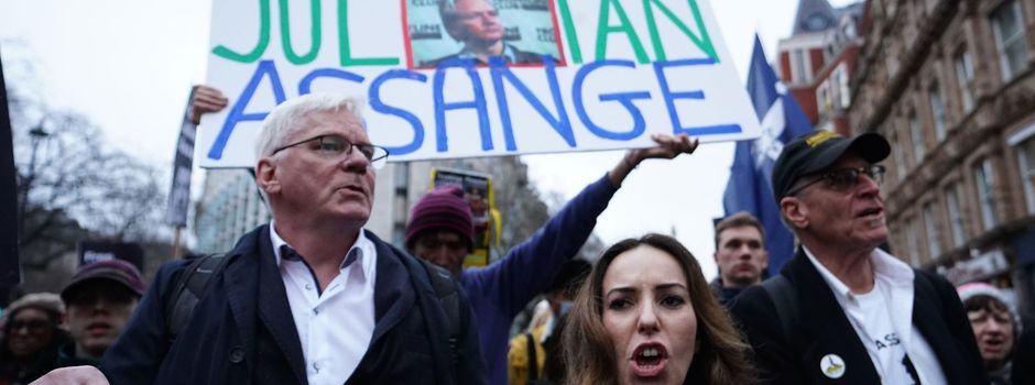 Drohende Auslieferung: Assange muss auf Entscheidung warten