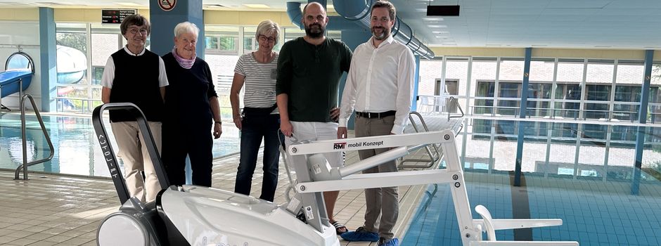Neue Einstiegshilfe im Herzebrocker Hallenbad für Menschen mit Handicap