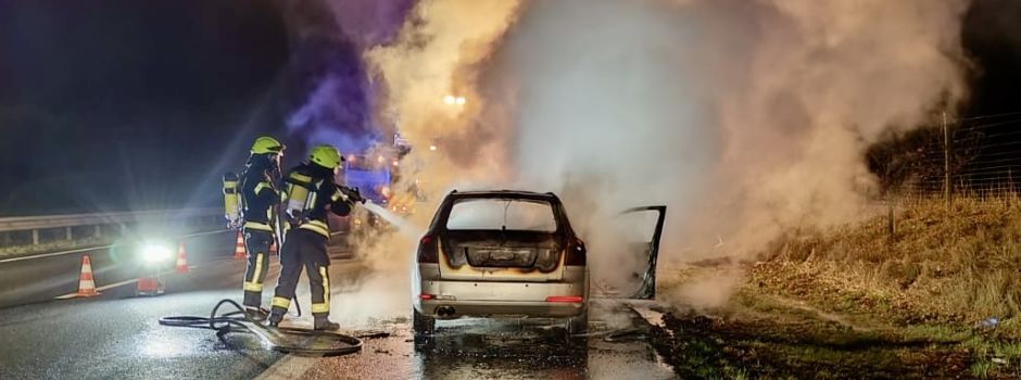Patientenrettung, Kellerbrand und ein brennender Pkw auf der Autobahn