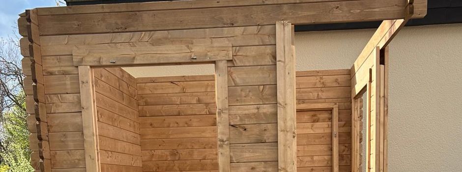 Hütte für den Lebensmittelautomaten aufgestellt 