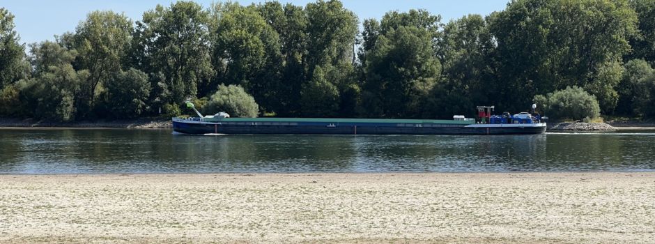 Erste Binnenschiffe können nicht mehr über den Rhein fahren