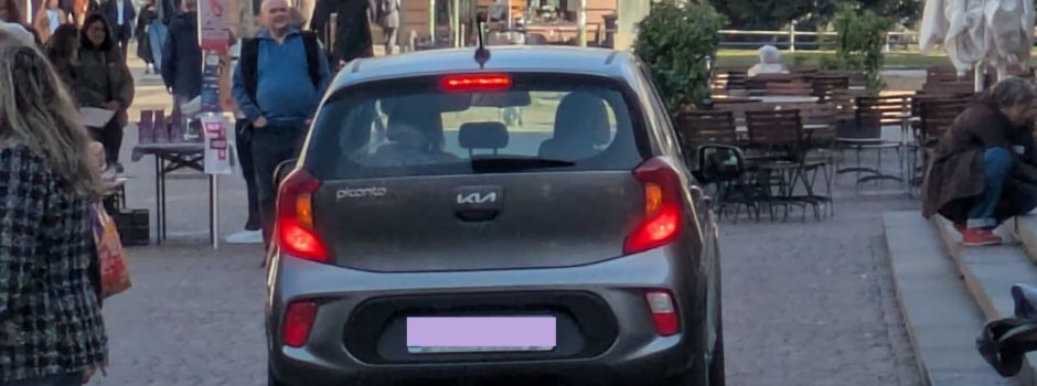 Auto fährt in Wiesbadener Fußgänger-Zone: Stadt prüft Sicherheitskonzept