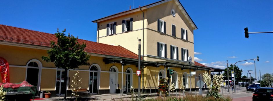 Betrunkener Autofahrer brettert auf Bahnsteig in Ingelheim