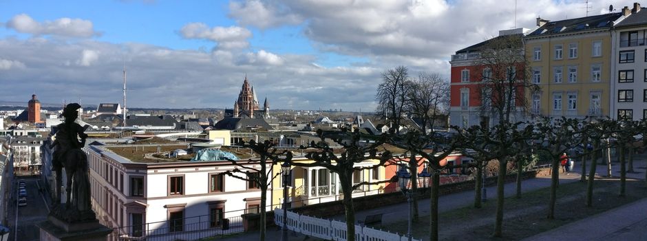 Trotz Corona-Pandemie: Dichtes Gedränge und Verstöße gegen Regeln in Mainz