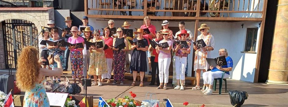 Knapp 400 Besucher mit Gemischtem Chor auf musikalischer Reise durch Europa