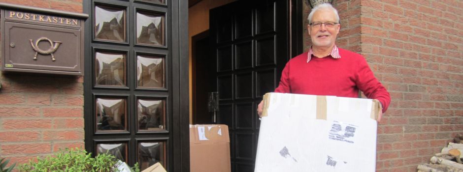 Sammlung gebrauchter Schuhe, Handys und Brillen