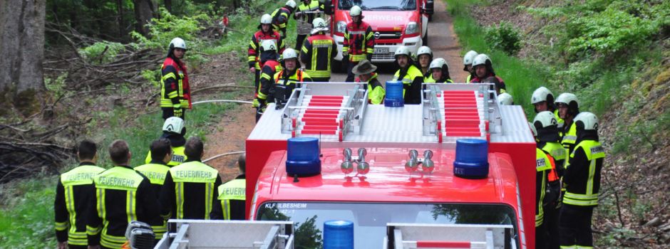 Feuerwehrübung im Wald von Oberwiesen: Effektive Brandbekämpfung und neuer Schutz für Einsatzkräfte