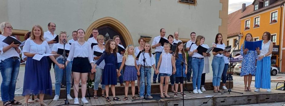 Summerfeeling pur beim Sommerkonzert des Kinderchors „Herzwärts“ und der „Happy Voices“
