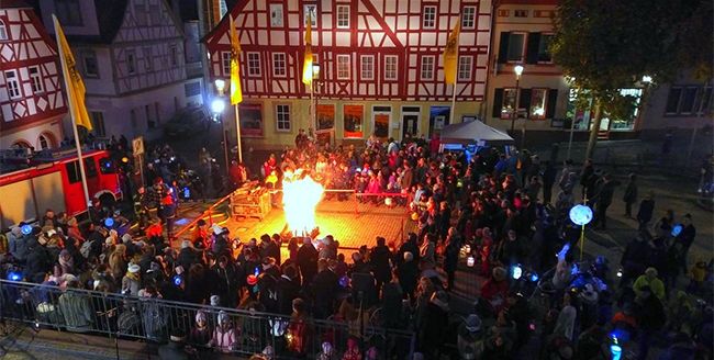 Traditioneller Martinsumzug in Oppenheim: Ein Lichtermeer für St. Martin