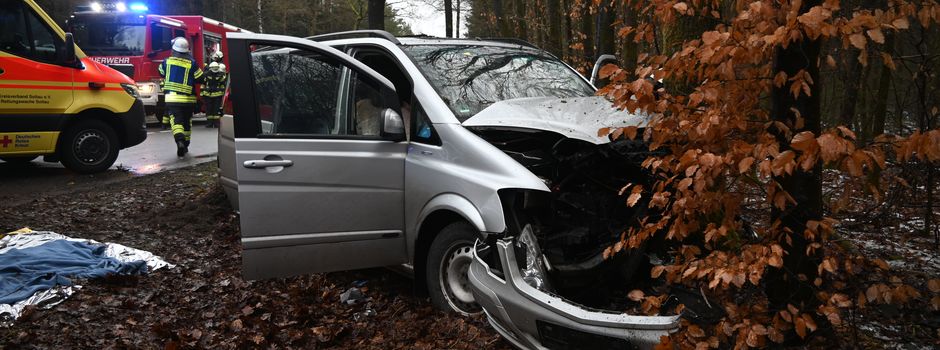 82-jähriger Pkw-Fahrer und 58-jähriger Beifahrer schwer verletzt