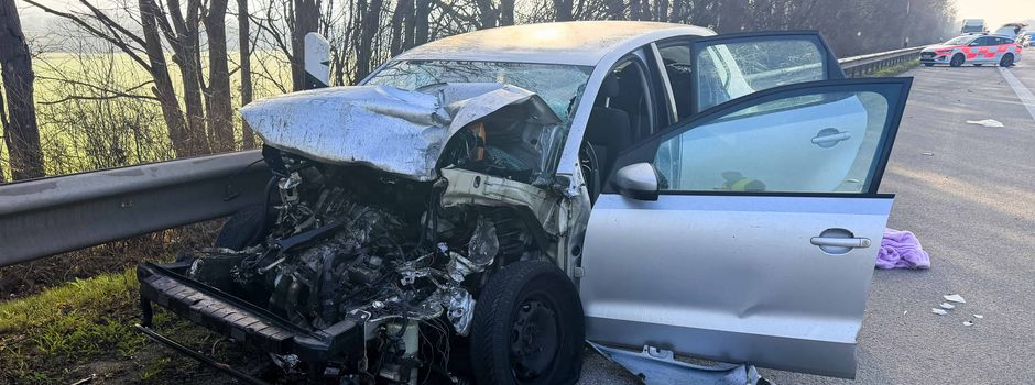 Junge Frau kracht mit VW in Lkw: Mehrere Schwerverletzte auf der A61