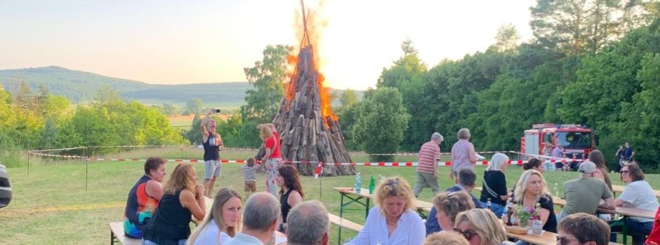 Rückblick: Sonnenwendfeuer 2025 auf dem Hellen Platz