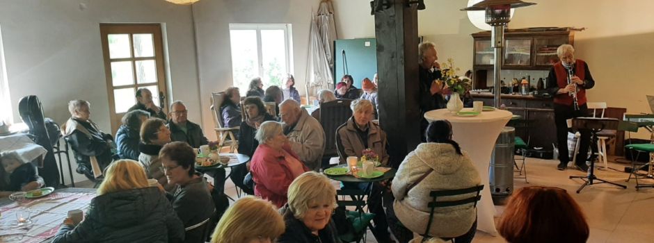 Frühlingskaffee mit Livemusik Quartett Anett und Puppenausstellung war gut besucht.