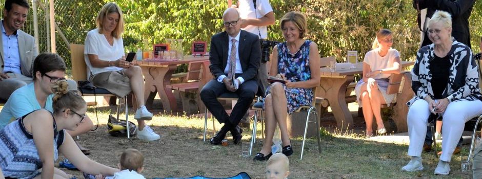 Malu Dreyer und Dorothea Schäfer zu Besuch im Familienzentrum Nieder-Olm