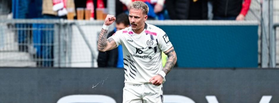 Mainzer Doppelpacker Tietz zeigt speziellen Glücksbringer