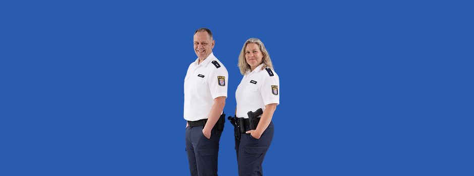 Schutzfrau und Schutzmann vor Ort