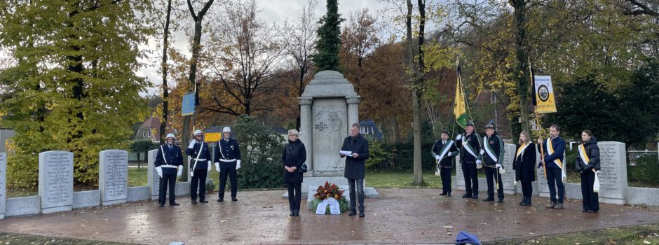 Volkstrauertag mit Kranzniederlegung