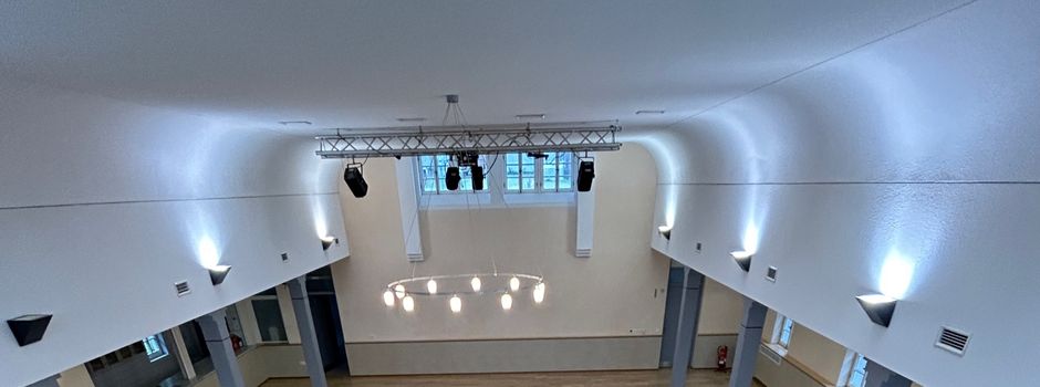 Parkett im Saal wie neu