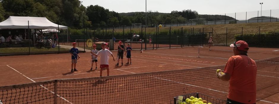 Start in das neue Tennisjahr beim SC Niederzissen – Plätze eröffnet, Training läuft an