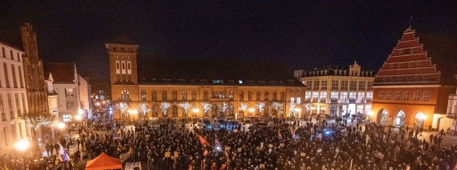 Tausende demonstrieren gegen Rechtsextremismus 