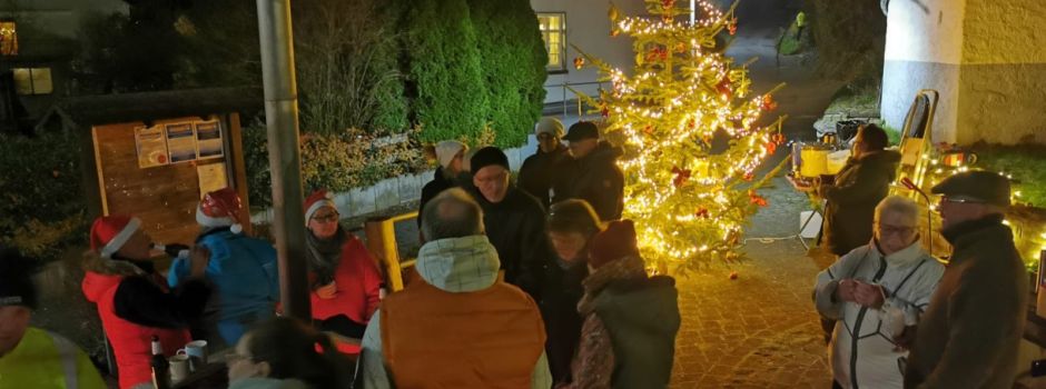 Weihnachtsbaumaufstellen in Frorath