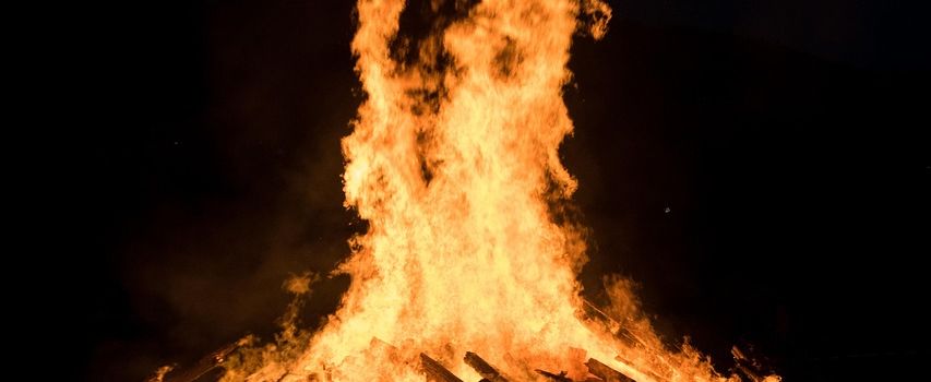 Osterfeuer - Anlieferung Baumschnitt