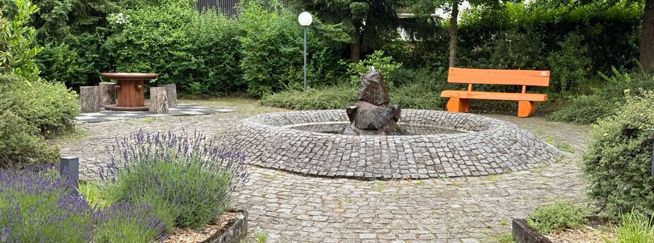 🚫 Ein klares Zeichen: Unsere neue „Orangene Bank“ am Brunnen! 🧡