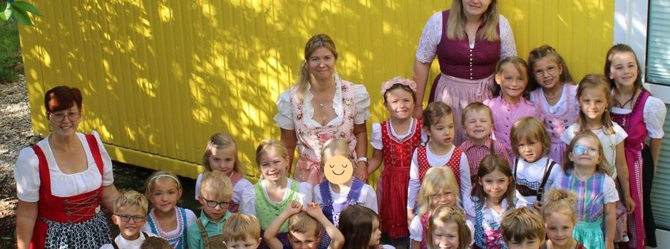 Am „Tag der Tracht“ in Lederhosen und im Dirndl in den Kindergarten