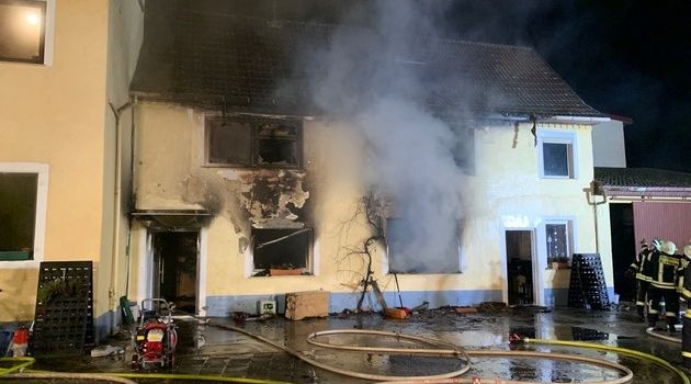Vollbrand eines Wohngebäudes mit hohem Sachschaden in Alsheim