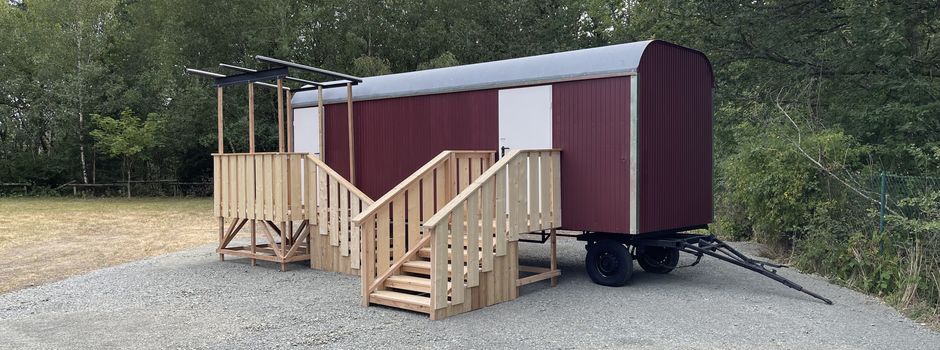 Der Bauwagen für unsere neue Wald-Kindergartengruppe ist angekommen!