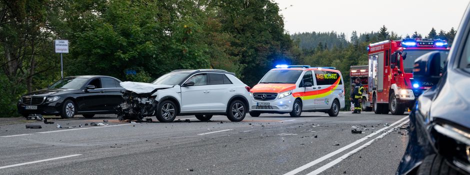 Schwerer Unfall: Vier Verletzte nach Wendemanöver auf B417 nach Wiesbaden
