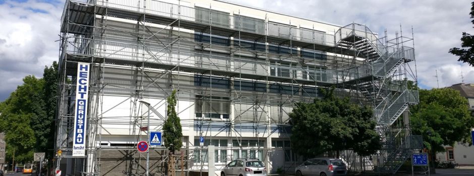 Langjährige Miete: Wie viel das Dauer-Baugerüst an der Mainzer VHS kostet