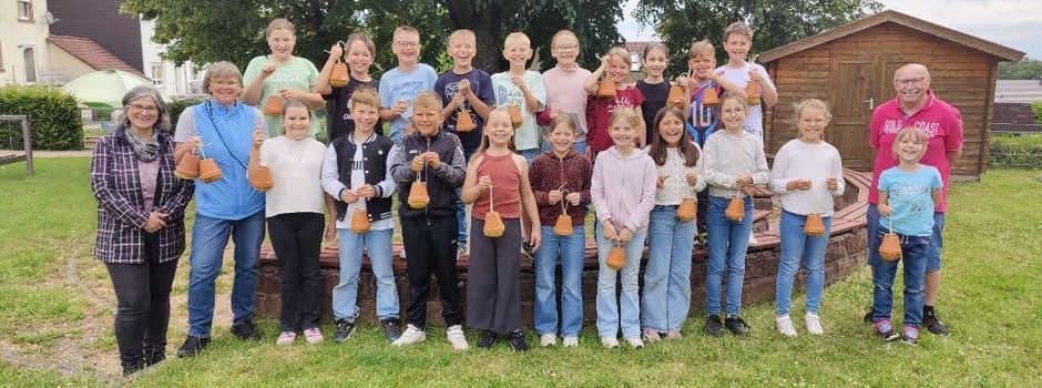 Ohrwürmer willkommen – Drittklässler bauen Insektenwohnungen