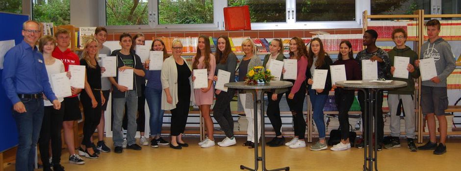 Landrätin übergibt telc-Sprachzertifikate in Realschule plus Nierstein