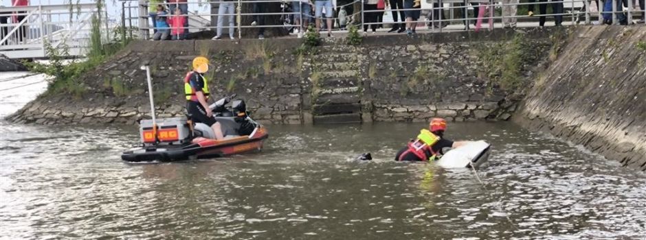 Jetski-Fahrer kentern auf dem Rhein bei Bingen