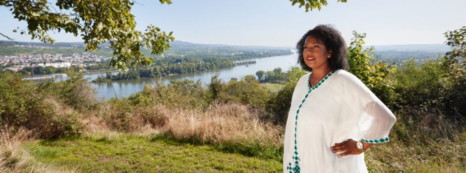 „Schwarz. Deutsch“: Doku zeigt Leben von Wiesbadener Ex-Castingshow-Sängerin