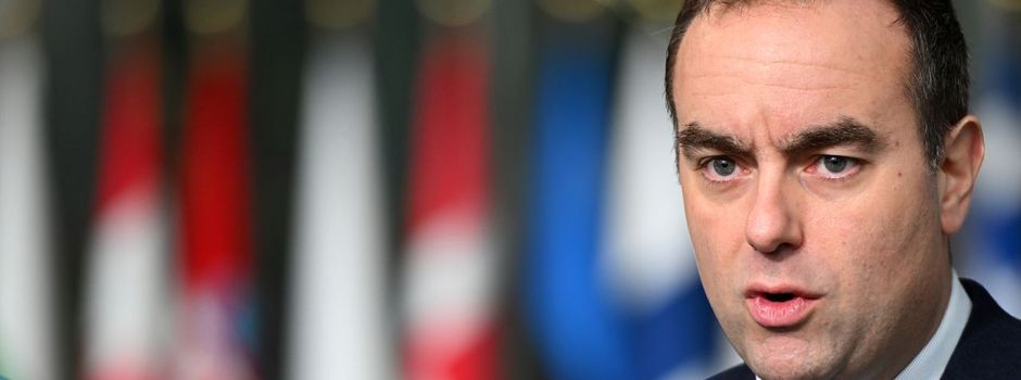 Macron-Vertrauter wird Premier und steht vor Feuertaufe