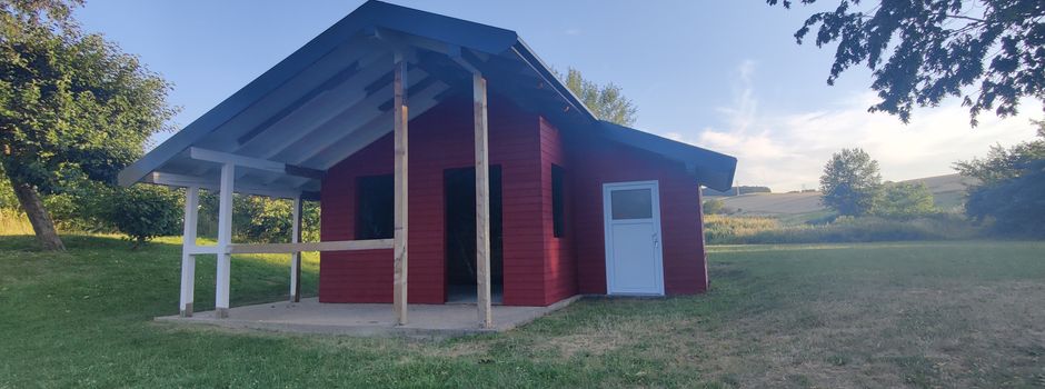 Der Anschlußtermin für das Streichen der Hütte am Bolzplatz findet am Freitag, den 24. Juli statt