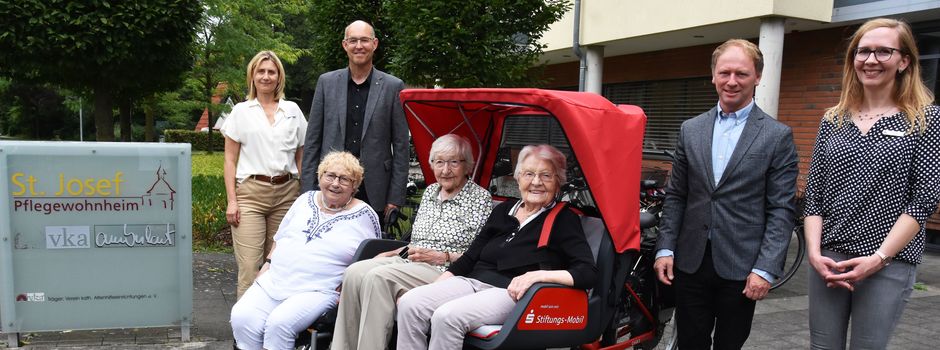 Stiftung der Kreissparkasse Wiedenbrück spendet E-Fahrradrikscha