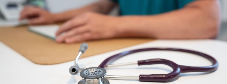 Kassenärzte-Chef für Gebühr bei Praxisbesuch