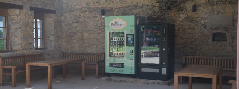 Eis und Erfrischung an den neuen Automaten im Informationspunkt, Hauptstraße 47.