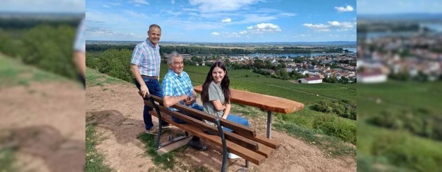 84-Jähriger baut neue Bank für Niersteiner Aussichtspunkt