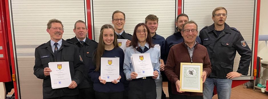 Ehrungen und Beförderungen von Mitgliedern des Fördervereins und der aktiven Feuerwehr