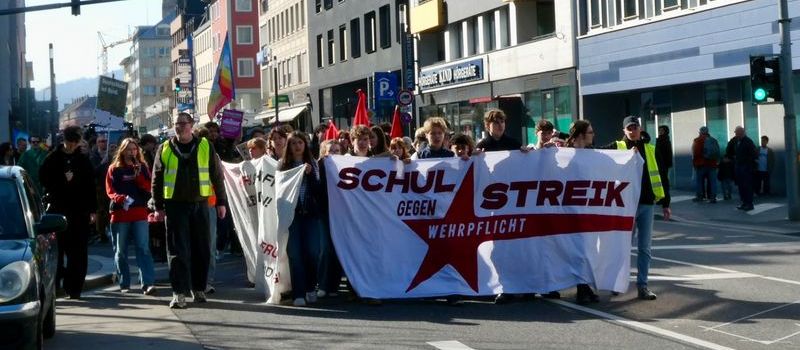 „Keinen Bock auf Krieg“: Schülerstreik gegen Wehrpflicht in Koblenz