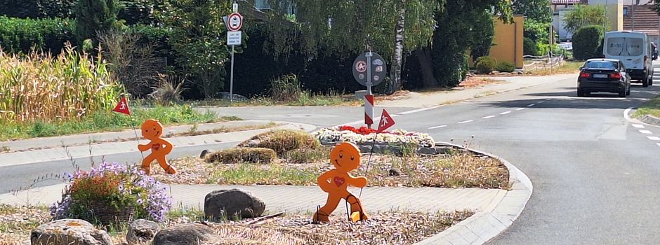StreetBuddies an der Straßenquerung zwischen Hardtwald und Altort