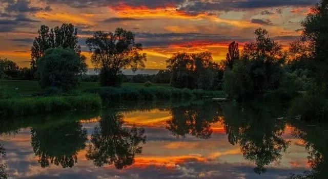 FOTOAUSSTELLUNG in der Riesling- Galerie in Nierstein „Der Zauber der Nächte“