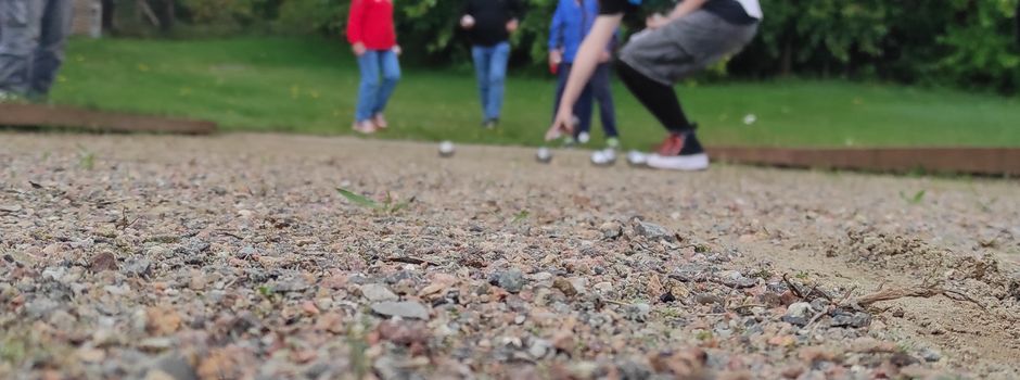 Kultur erleben: Boulebahn am Goderner Strand 