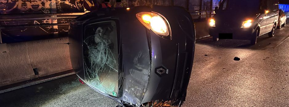 Ersthelfer retten verletzte Frau (22) aus Unfallauto