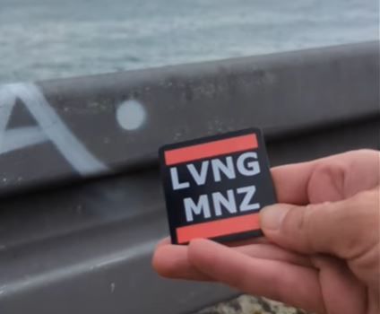 Versteckte Kunstwerke: Mainzer Mini-Magnete kostenlos zum Mitnehmen